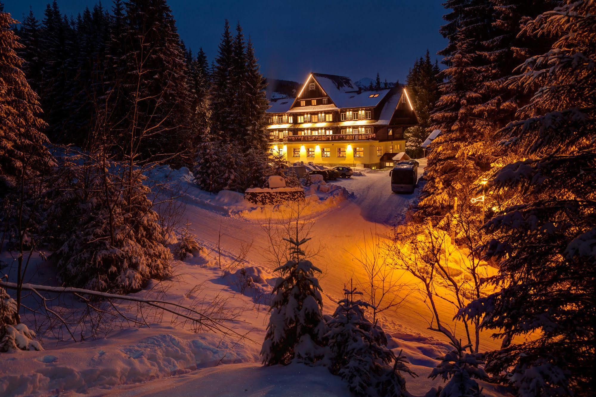 Hotel Mikulasska Chata Demänovská Dolina Buitenkant foto